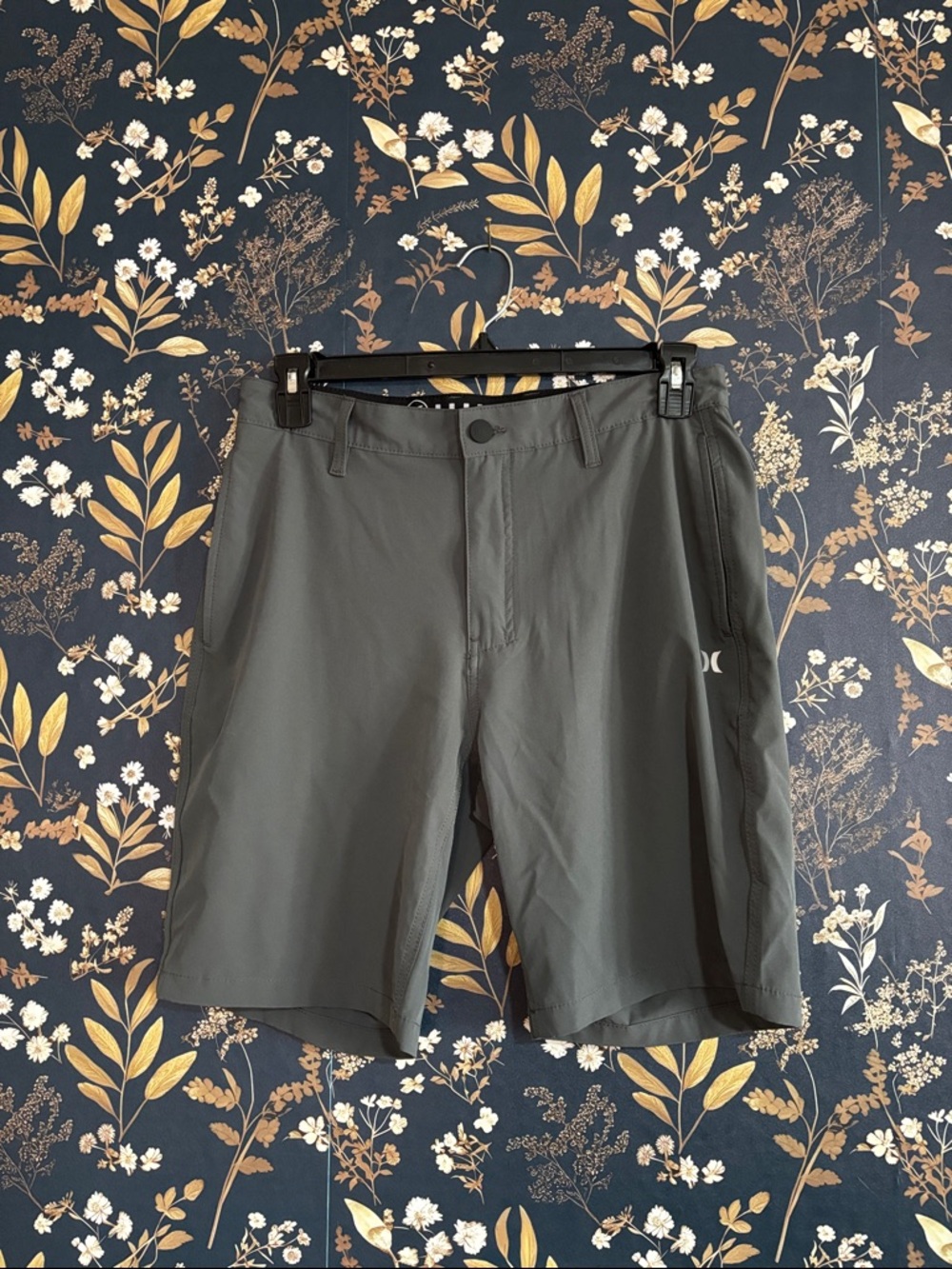 Hurley Men’s Gray Athletic Shorts Size 32